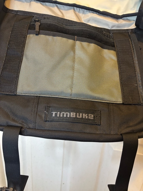 are timbuk2 bags vegan Q Laptop Backpack 2.0 Smart hook and loop placement for fast Timbuk2 Classic Messenger Bag |